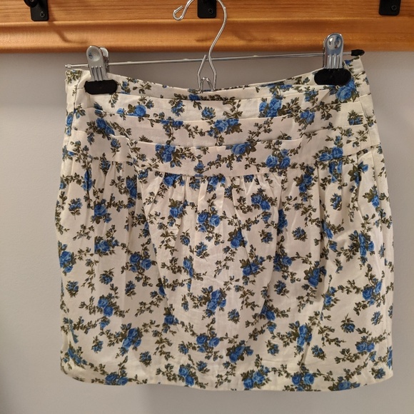 Mini mint floral skirt, size small - Picture 2 of 2